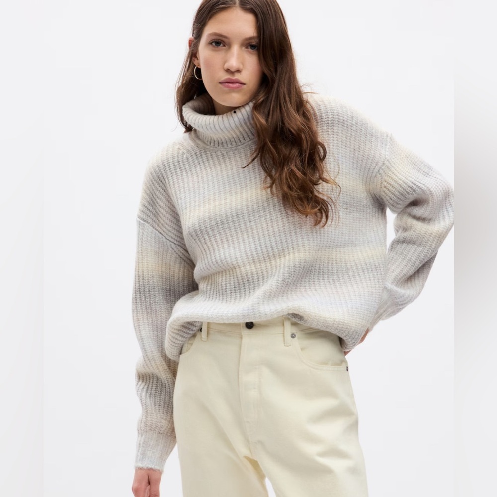 NWT - Stitch Turtleneck Gap Sweater - size L